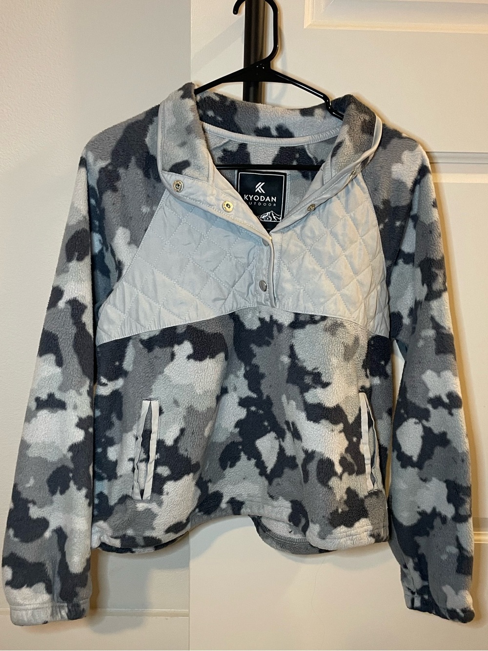 Kyodan Gray and Black Quilted Pullover